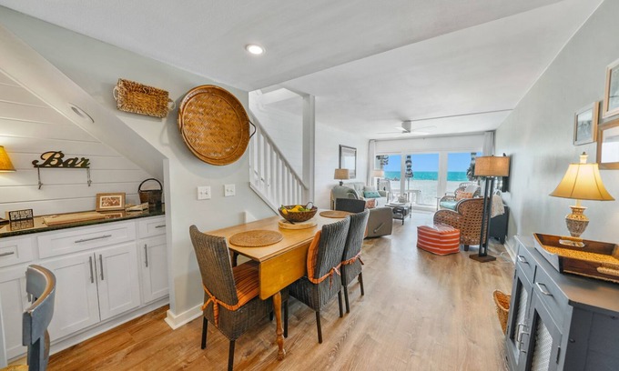 Sunnyside Condominio | Very Merry! Gulf front corner unit, west end 2/2 New Remodel, Fantastic!