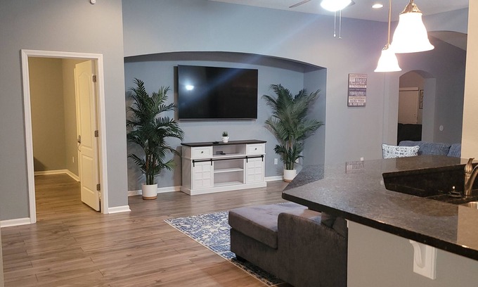 Northside Casa | Very neat & sweet home close to JAX Airport