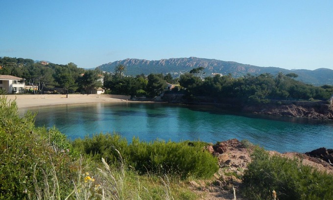 Le Dramont Apartamento | Muy bonito apartamento, vista al mar, frente a la playa.