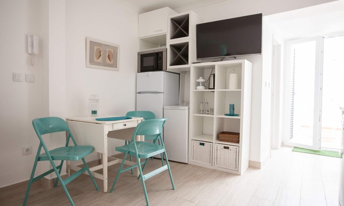 Ericeira Apartamento | Muy bonito apartamento (T1) en el corazón de Ericeira, de buen gusto y confortable.