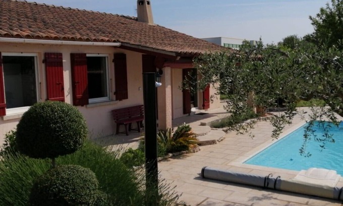 Verquieres Villa | Muy bonita villa con piscina cerca de Aviñón