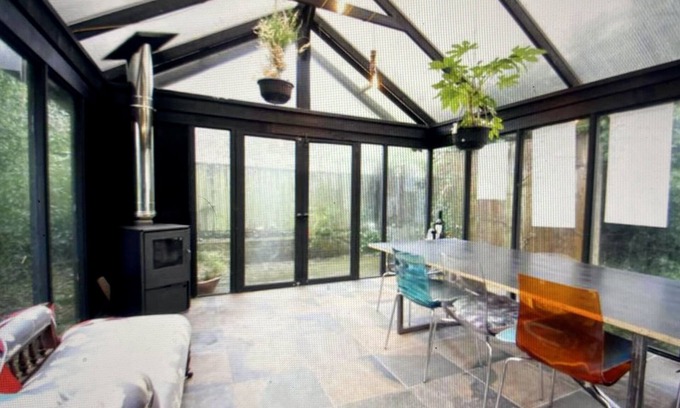 Ryde Casa | Stunning, very private 5-6 bedroom house with 2 bed Annex and hot tub.