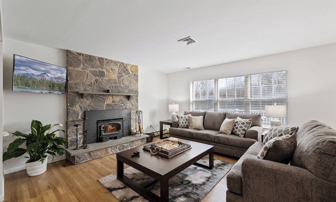 Chester Casa | Very Private Large Home on 22 Acres with Outdoor Kitchen