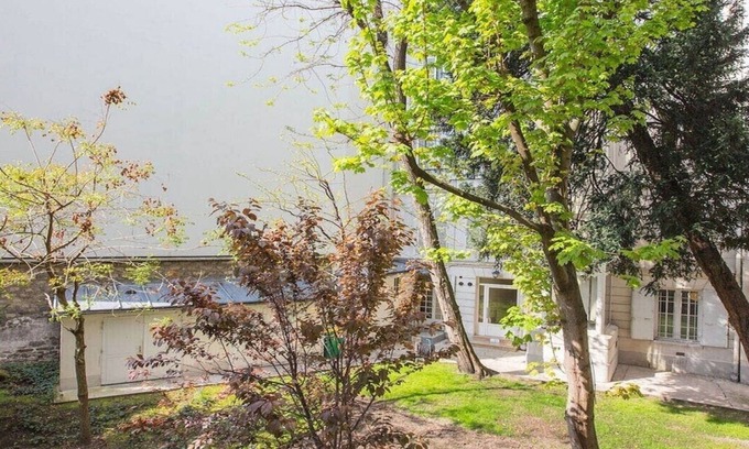 Auteuil Apartamento | Very quiet and spacious with birds lovely singing in a green yard-Paris Auteuil