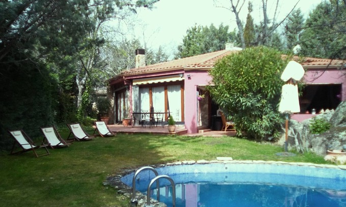 Valdemorillo Casa | Casa muy apacible El Escorial, piscina, fibra óptica, Wifi, aire acondicionado