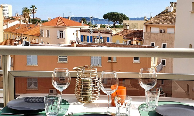 Sainte-Maxime City Centre Apartamento | Muy raro, renovado apartamento t3 con gran balcón # VISTA AL MAR # centro
