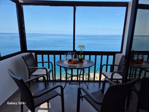 Patalavaca Apartamento | Very Romantic Seaview Apartment Patalavaca Mogán with Warm Pool