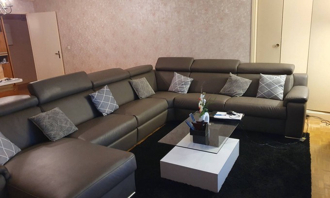 Creil Apartamento | Vrbo Property