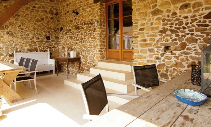 Roussines Cabaña | Muy espaciosa casa en una propiedad con una piscina climatizada.