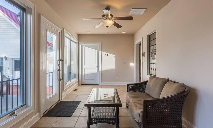 Kabrich Crescent Casa | Very Special Red Roof House