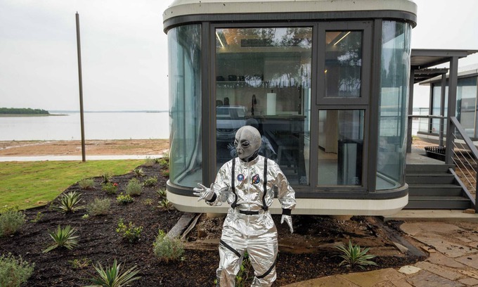 Bridgeport Casa | Vessel 9 - Nature Meets Comfort in a Stylish Vessel | BBQ Lakefront AC