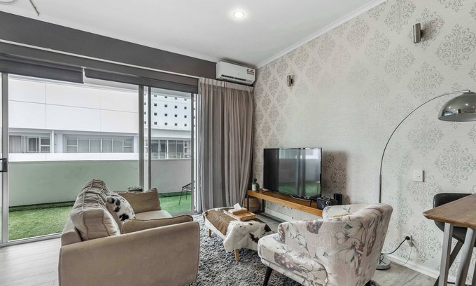 Auckland Central Business District Apartamento | Viaduct apartment with a balcony!