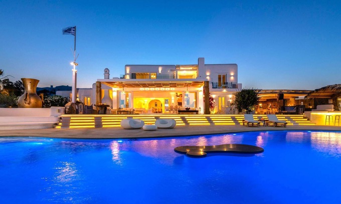 Kalafatis Villa | Vibhu Estate 10 Dormitorios y Suites
