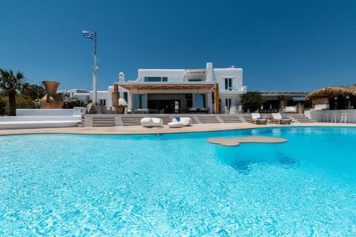 Kalafatis Villa | Vibhu Estate 14 Suites and Bedrooms