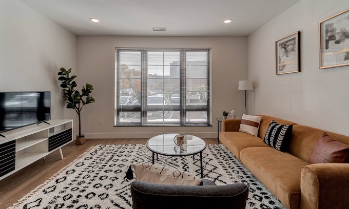Fairview Apartamento | Vibrant 1bd/1ba Apt + Gym & Rooftop - Near Marist