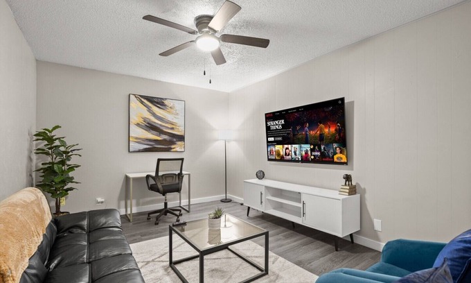 South Manchaca Apartamento | Vibrant 1BR Apt 5 min to Downtown and Barton springs!