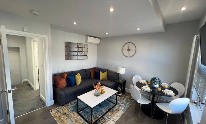London City Centre Apartamento | Vibrant 3Bedroom/2Bathroom Pet Friendly Flat with Aircondition and WiFi