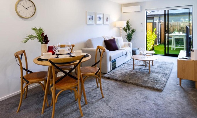 Christchurch City Centre Apartamento | Vibrant Central Christchurch Pad 2 bed 1 bath with park