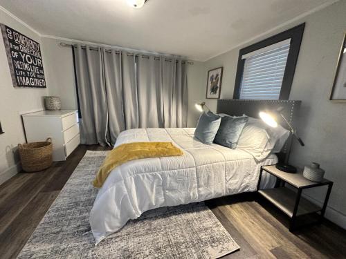 Brockton Apartamento | Vibrant City Home 4BD 2BA