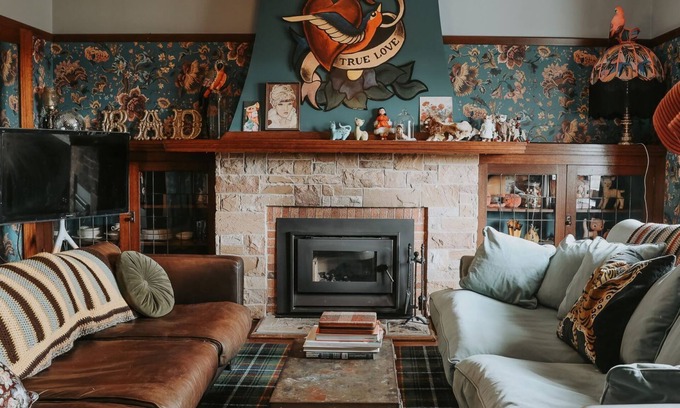 East Launceston Casa | Vibrant Dual Retreat: Vagabond's Rest & Rose Gold Hideaway