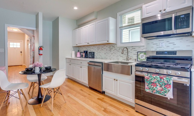 East Orange Casa | Vibrant East Orange Townhome Near Red Bull Arena!