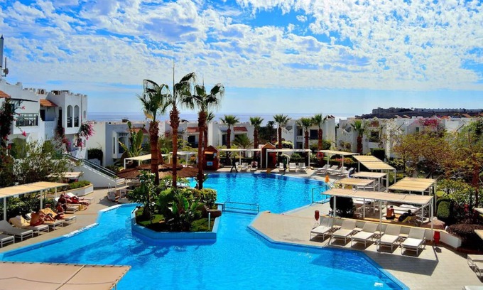 Sharm El Sheikh Hotel | Vibrant Getaway Near Sharm El Sheikh – Pool, Games, Sports & Family Fun!