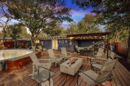 Irving Casa | Vibrant House w Great Backyard Pool and Jacuzzi