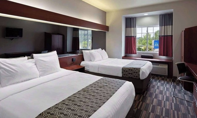Morgantown Hotel | Vibrant Morgantown Living - A Modern Stay for You | 4 Rooms w/ Free Parking