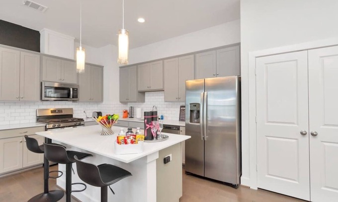 Riverside Terrace Casa | Vibrant ProlificSuite ft Uniquely Designed Rooms 💫