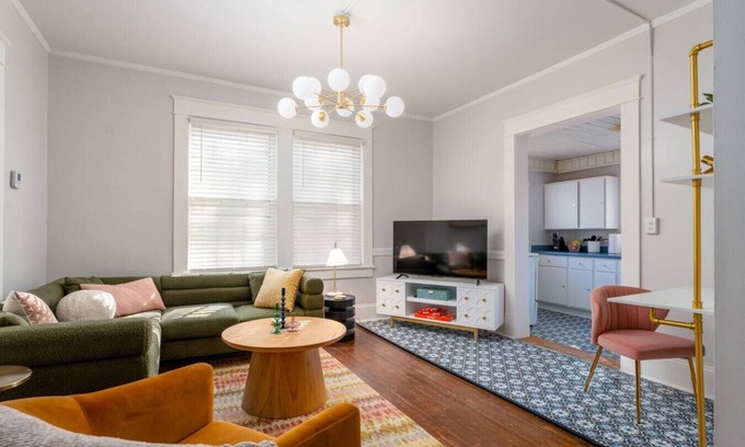 Westerwood Apartamento | Vibrant & Upscale 1BR/1BA apartment in charming Greensboro with WiFi, AC