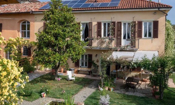 Alfiano Natta Casa | CASCINA EN VIVERO DE ROSAS ANTIGUAS