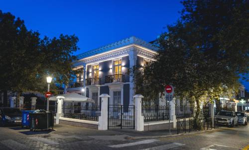Rhodes Cama Y Desayuno | Victoria Mansion A Luxurious Neoclassical Experience