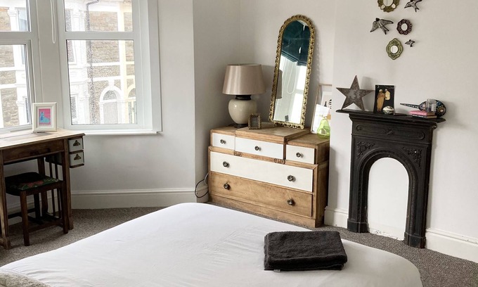 Hanham Casa | Victorian 2 bedroom house in Redfield St George