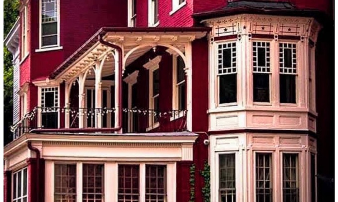 Jim Thorpe Casa | Victorian Balcony Level in the heart of historic Jim Thorpe
