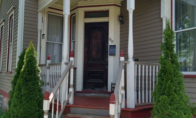 Midtown Casa | Victorian Cottage in Midtown Detroit 3 Bedrooms, 1 1/2 baths, Sleeps 5