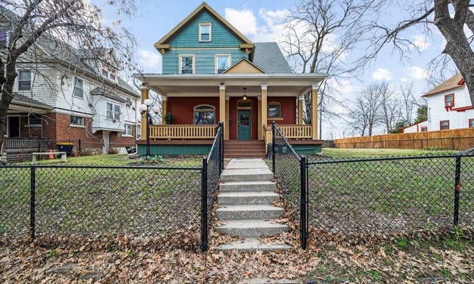 Kansas City Casa | Victorian Home Filled with Charm
