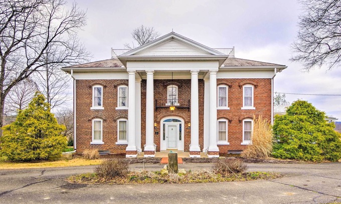 Mineral City Casa | Victorian Mineral City Home Near Atwood Lake!