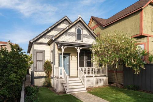 Logan Heights Casa | Victorian Retreat in Barrio Logan 1mi to Downtown