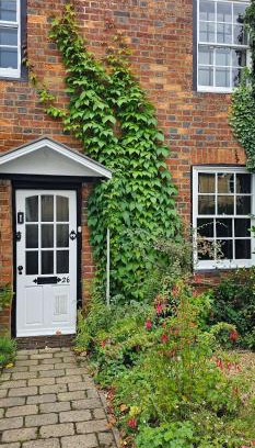 Stony Stratford Casa | Victorian Retro Cottage in Stony Stratford Centre