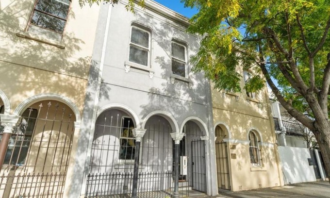 East Melbourne Casa | Victorian Terrace in the heart of it all!