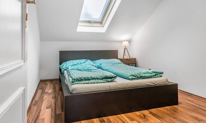 Favoriten Apartamento | Vienna Wanderlust: 2 BR Apt in the Heart of It All