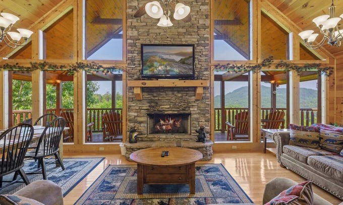 Wears Valley Cabina | View! ~5 King Suites~ Theater, Game Room~Hot Tub