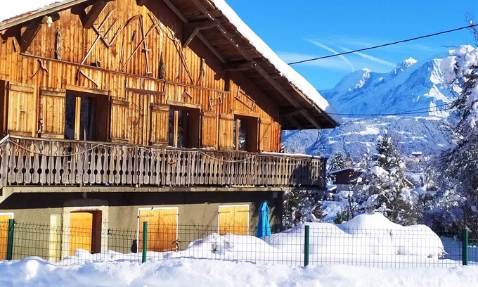 Cordon Apartamento | Vista panorámica frente a la cadena del Mont Blanc planta baja con terraza privada