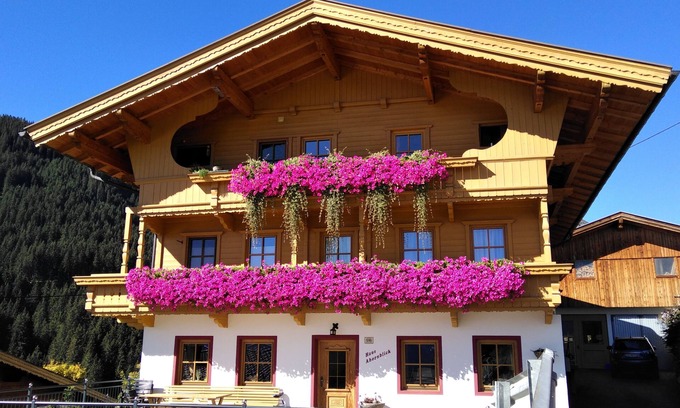 Hippach Apartamento | Vista de las montañas de Zillertal, cerca de la estación de esquí.