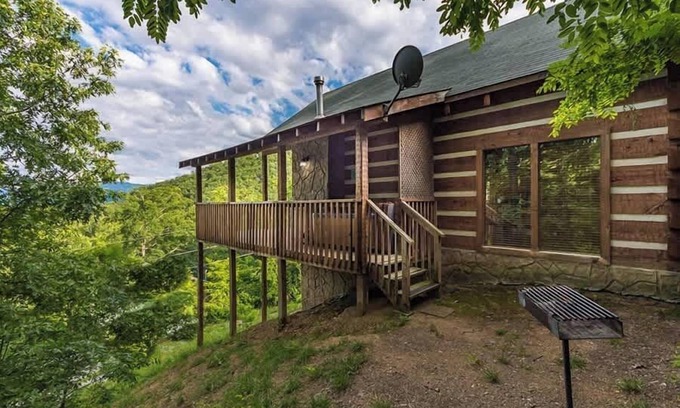 Gatlinburg - Pigeon Forge Cabina | Cabina privada de registro de Smoky Mtn con excelente vista a la montaña ¡Bañera de hidromasaje! Mesa de billar, WiFi