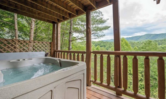 Sevierville Cabina | View! Private Log Cabin, Fireplace, Hot tub, RELAX