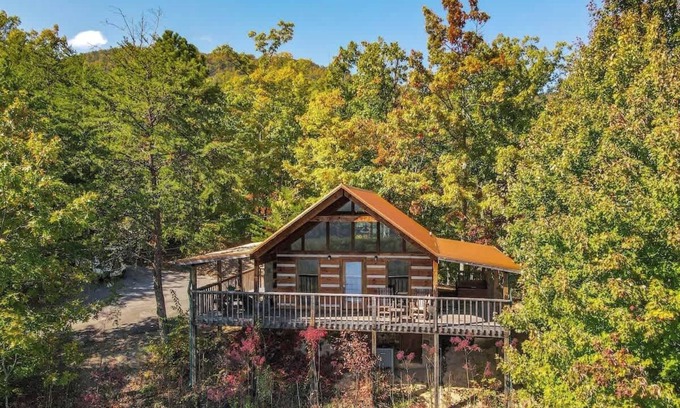 Gatlinburg - Pigeon Forge Cabina | Hermosa vista, estudio privado Cabina de registro, jacuzzi, capacidad para 2 personas, 1 baño, GSMNP