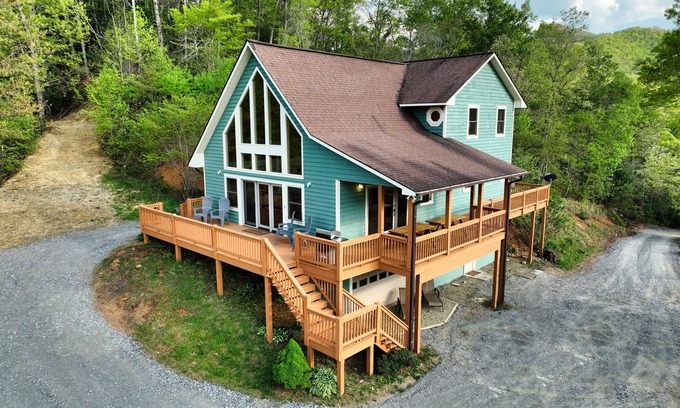 Sylva Casa | Views, Game room, Hot-Tub, Fire Pit, 10 Beds