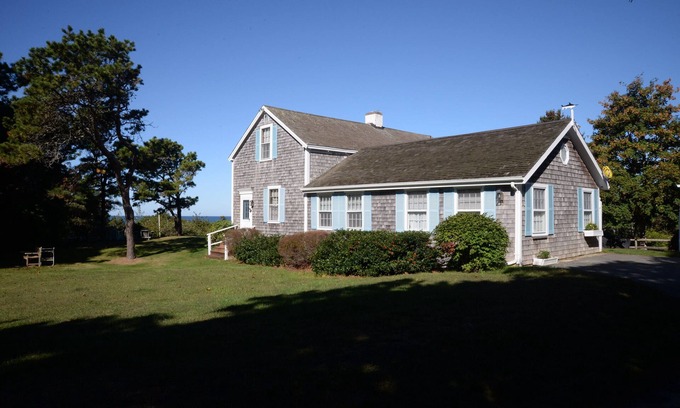 Truro Casa | Views of Cape Cod Bay Near Corn Hill (2214)