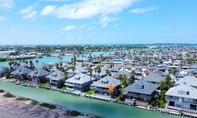 Port Isabel Casa | Views of Space X - Heron's Sea Cottage and just minutes from South Padre Island #1040
